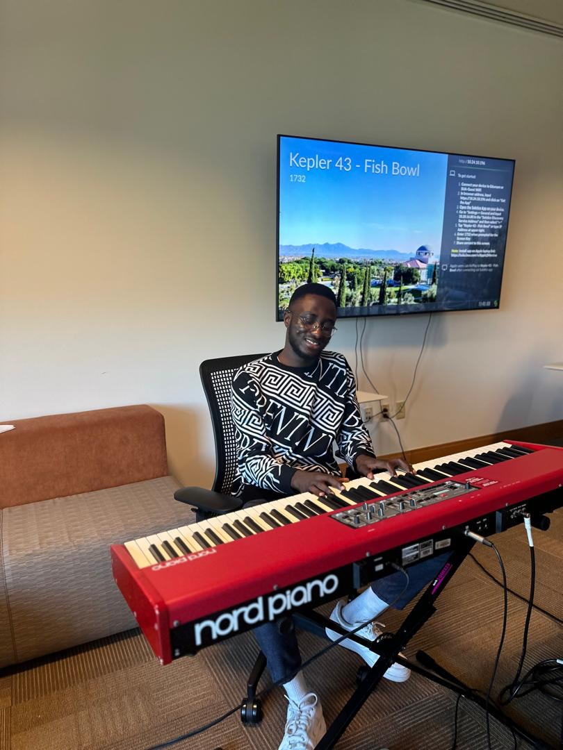 Emmanuel Adutwum - Professional Musician